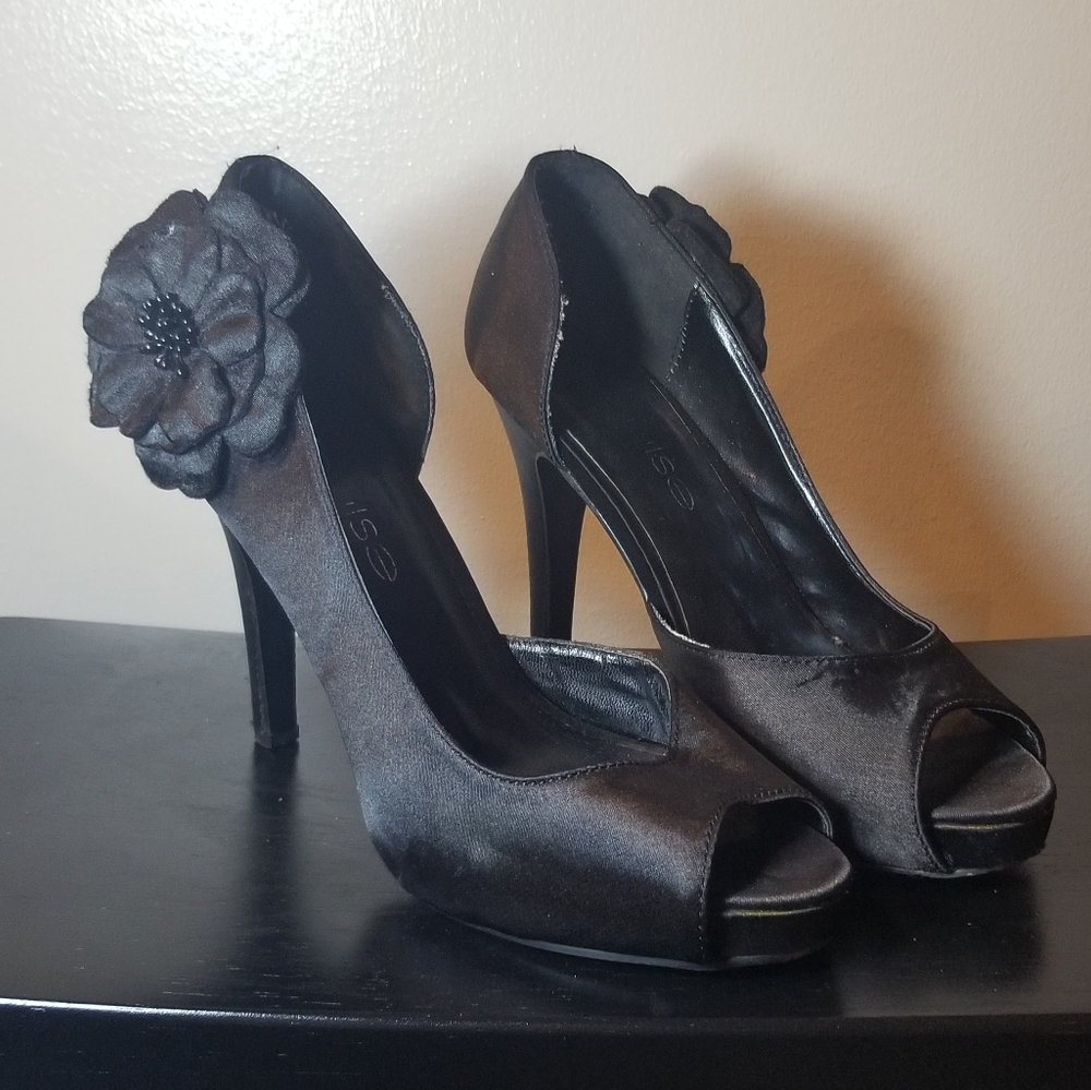 PULSE black open toed heels with flower